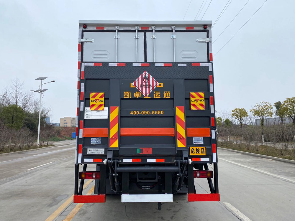 楚勝牌CSC5181XRGD6型易燃固體廂式運(yùn)輸車