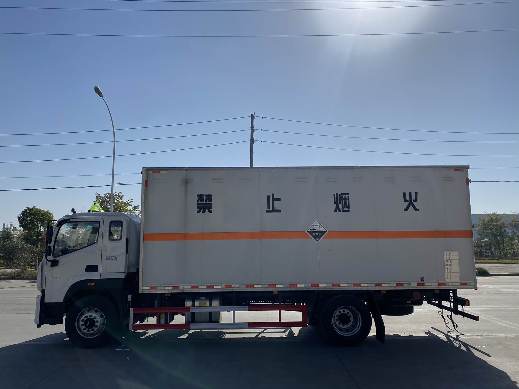 楚勝牌CSC5180XFWB6腐蝕性物品廂式運輸車